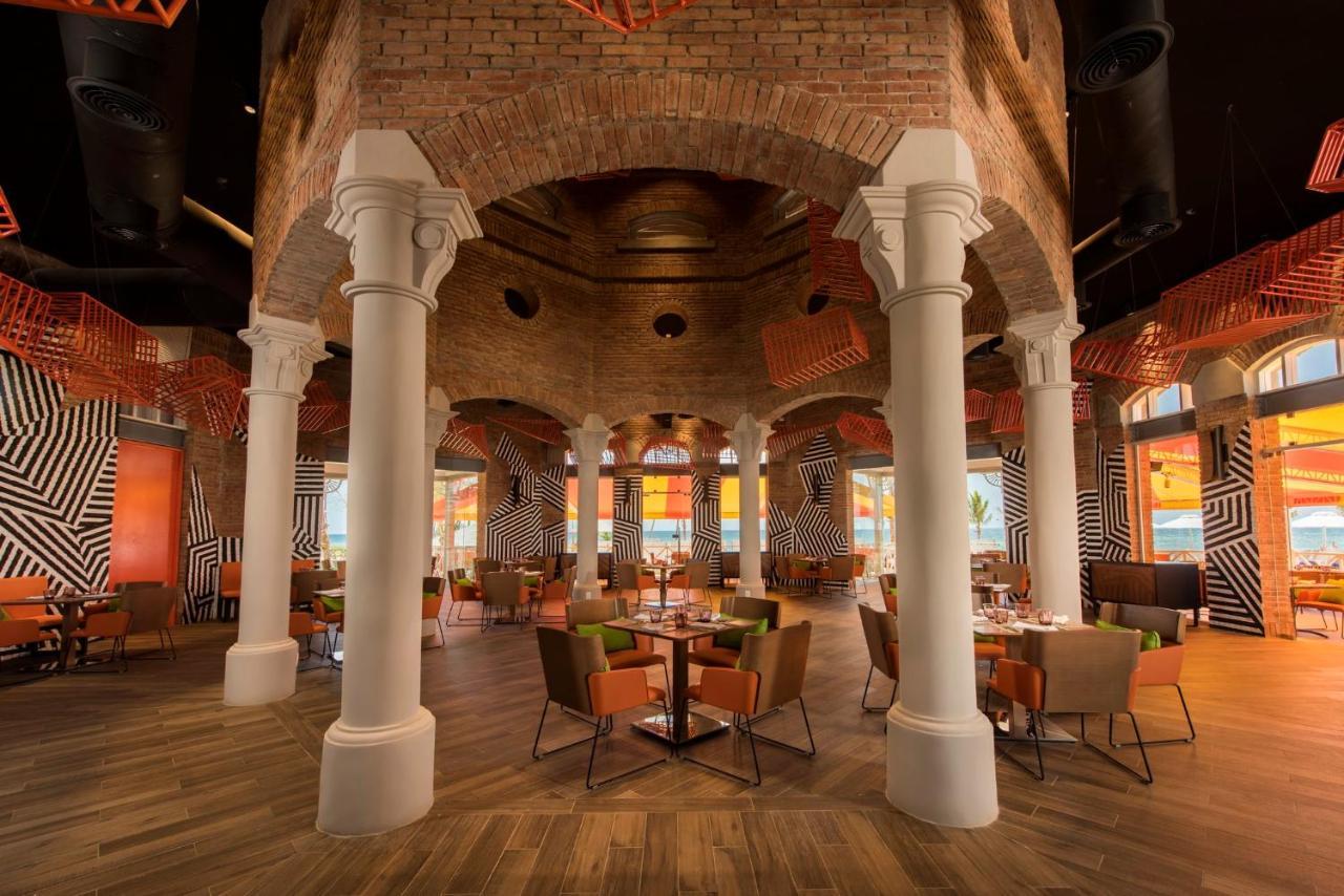 Nickelodeon Hotels & Resorts Punta Cana Exterior photo The interior of the restaurant