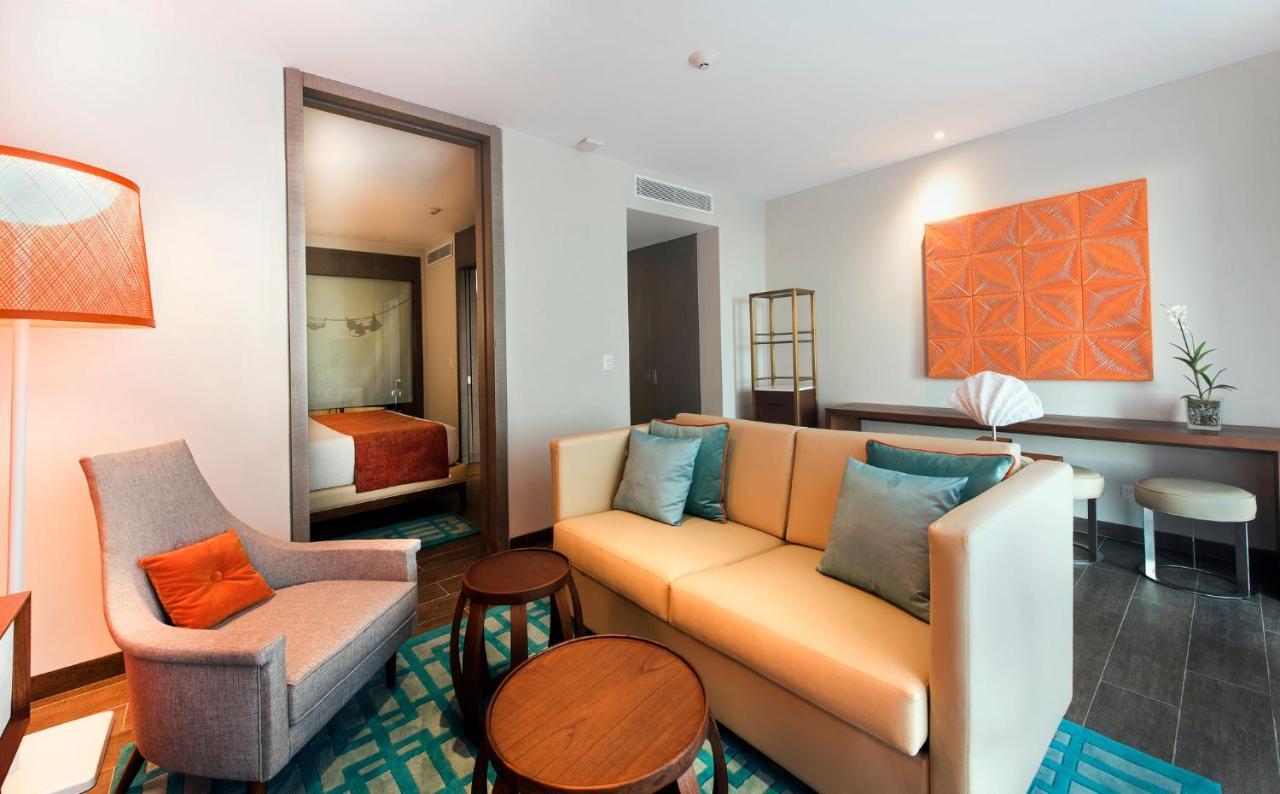 Nickelodeon Hotels & Resorts Punta Cana Exterior photo A suite at the hotel