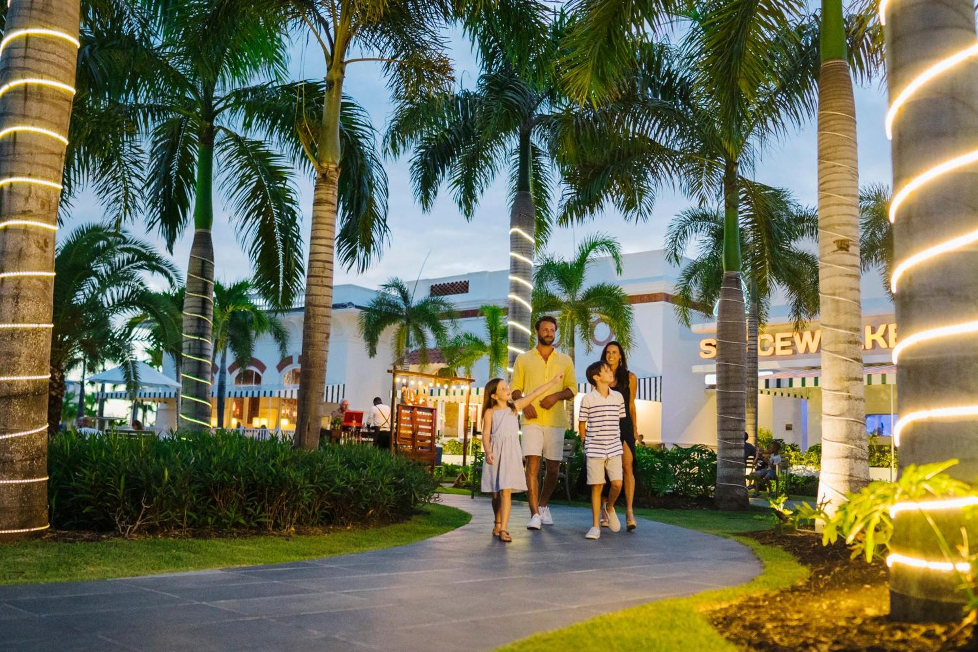 Nickelodeon Hotels & Resorts Punta Cana Exterior photo Vinpearl Hotel Nha Trang