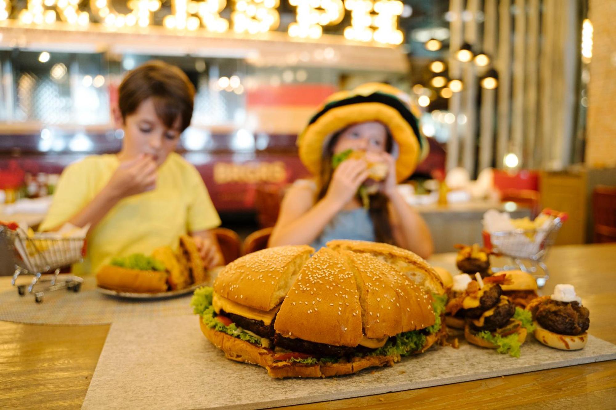 Nickelodeon Hotels & Resorts Punta Cana Exterior photo A hamburger